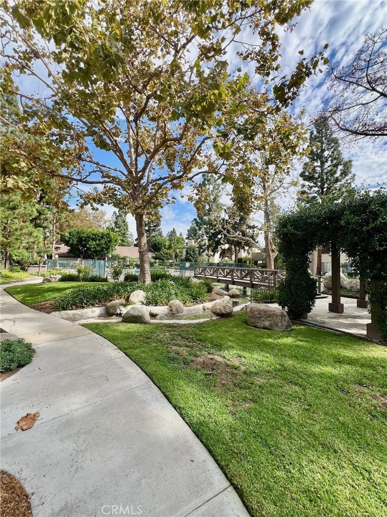 Photo of Listing #IV25236733