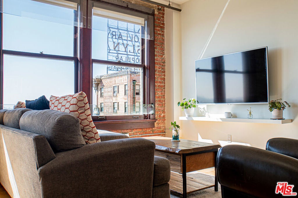 Photo of Listing #25604993