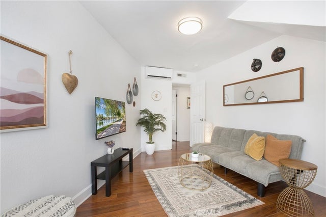 140 Avenida Algodon # D, San Clemente.