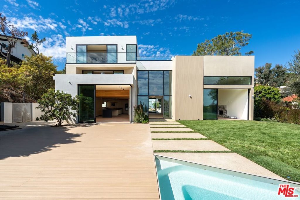 2501 Banyan Drive, Los Angeles