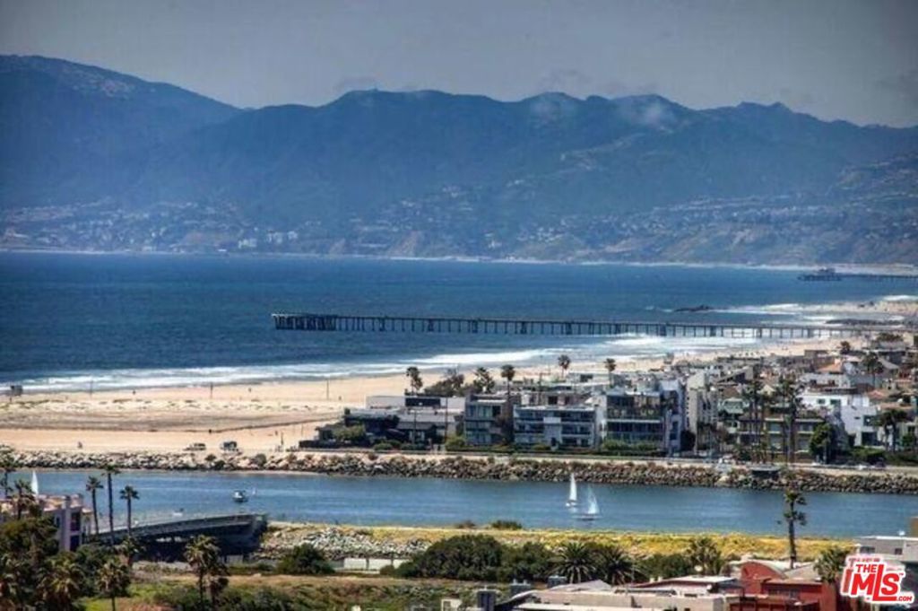 Photo of Listing #25605383