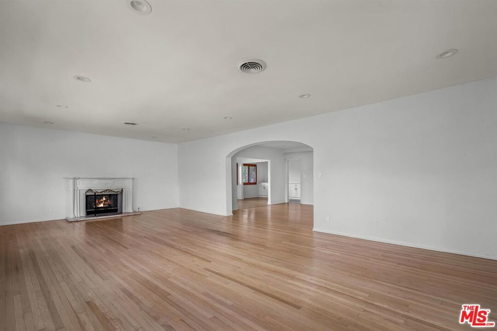 Photo of Listing #25602571