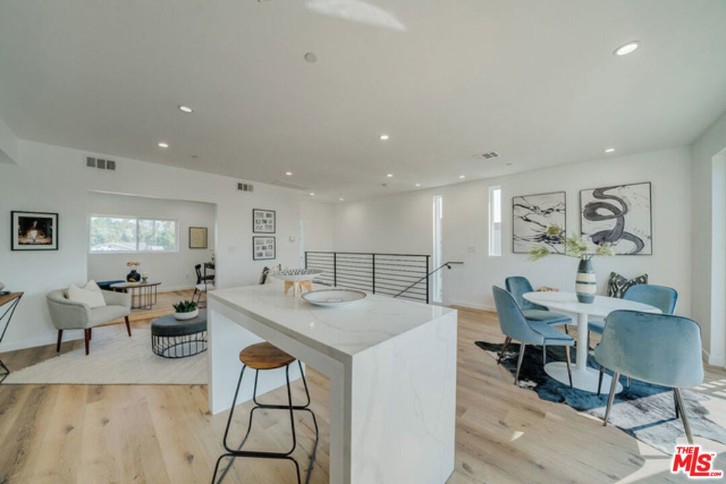 Photo of Listing #25607359