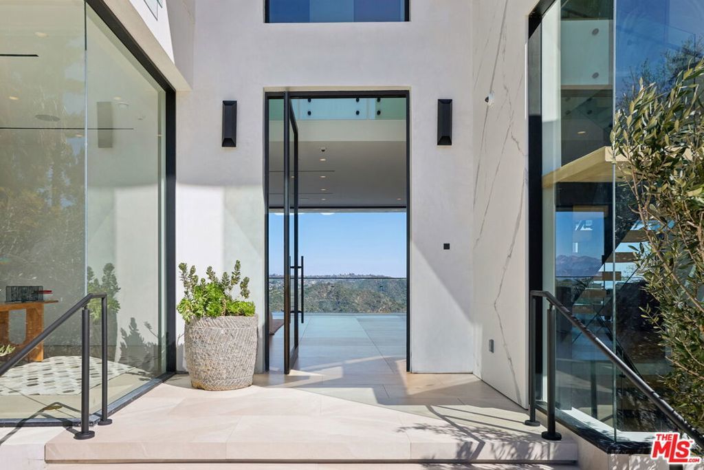 2180 Stradella Road, Los Angeles