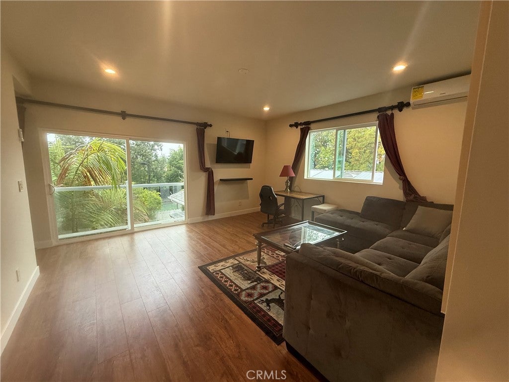 Photo of Listing #SR25240198