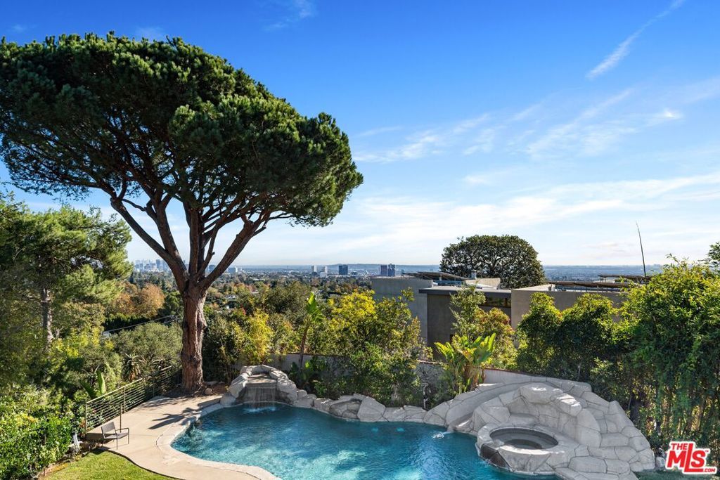 Photo of Listing #25607775