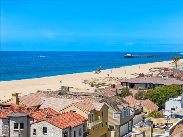 1554 E Oceanfront, Newport Beach.