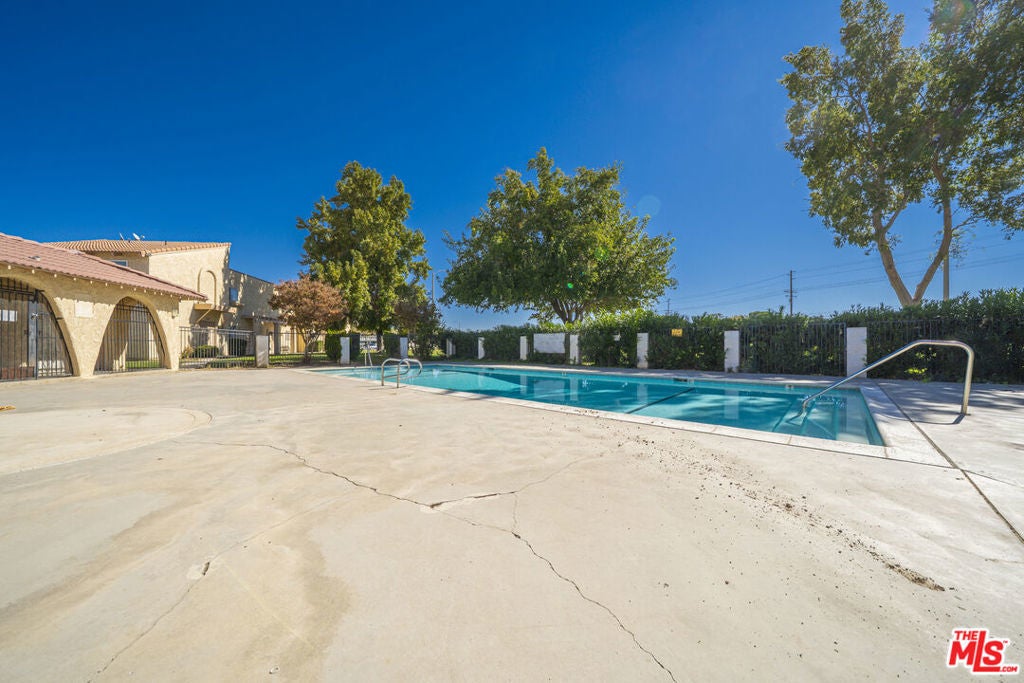 Photo of Listing #25608033