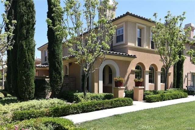 36 Twin Gables, Irvine.