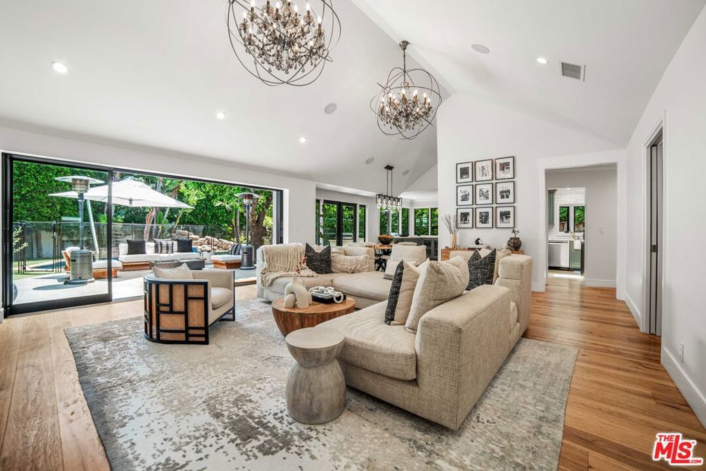 Photo of Listing #25608299