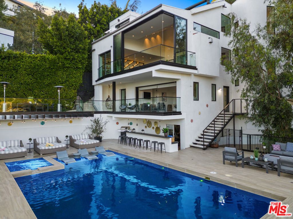 8514 Franklin Avenue, Los Angeles