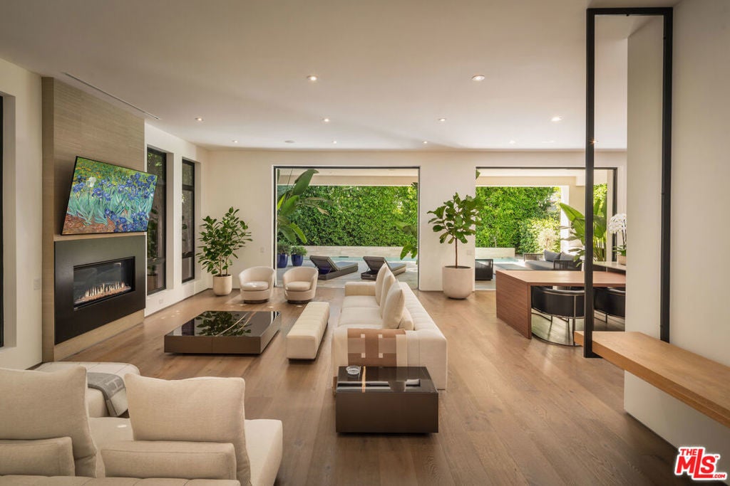 Photo of Listing #25608461