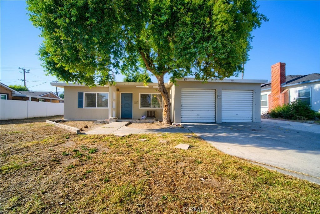 Photo of Listing #IV25243758