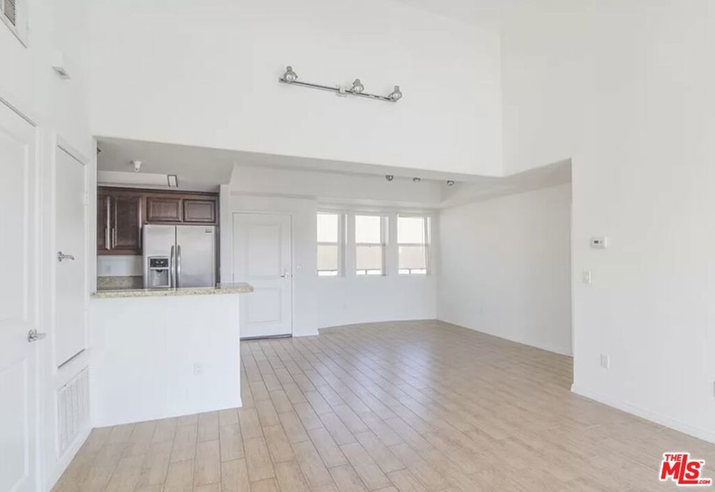 Photo of Listing #25609187