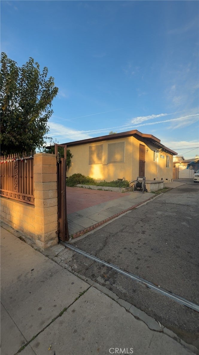 Photo of Listing #IV25243913