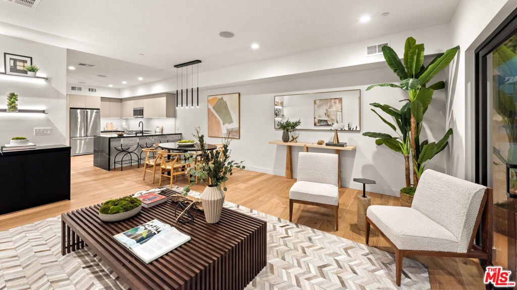 Photo of Listing #25605773