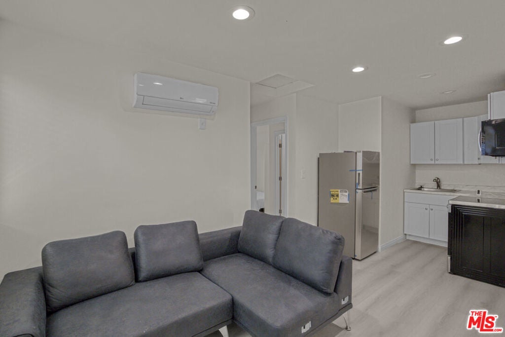 Photo of Listing #25609803