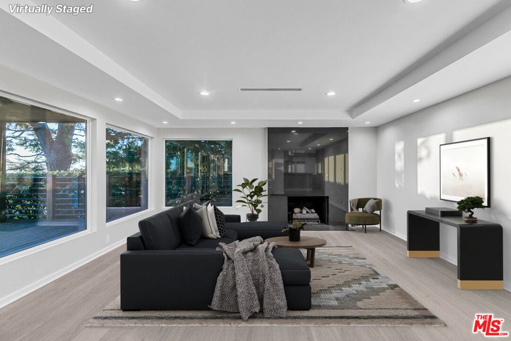 Photo of Listing #25609799