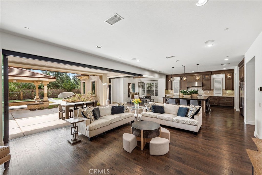 Photo of Listing #NP25231160