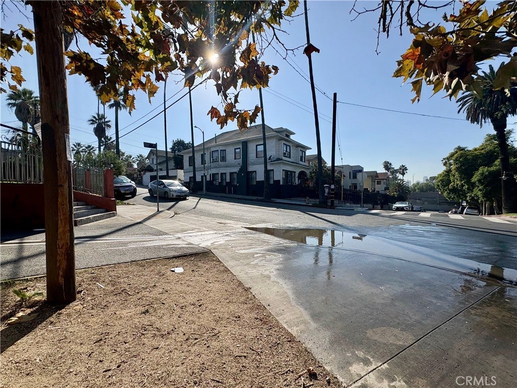 705 S St Louis St, Los Angeles