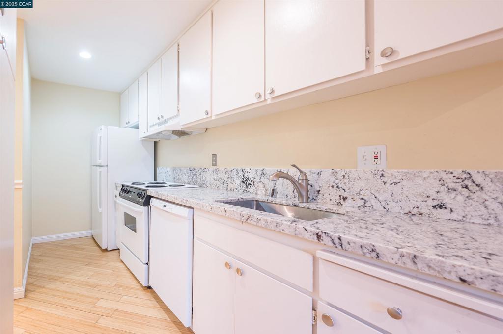 Photo of Listing #41115793