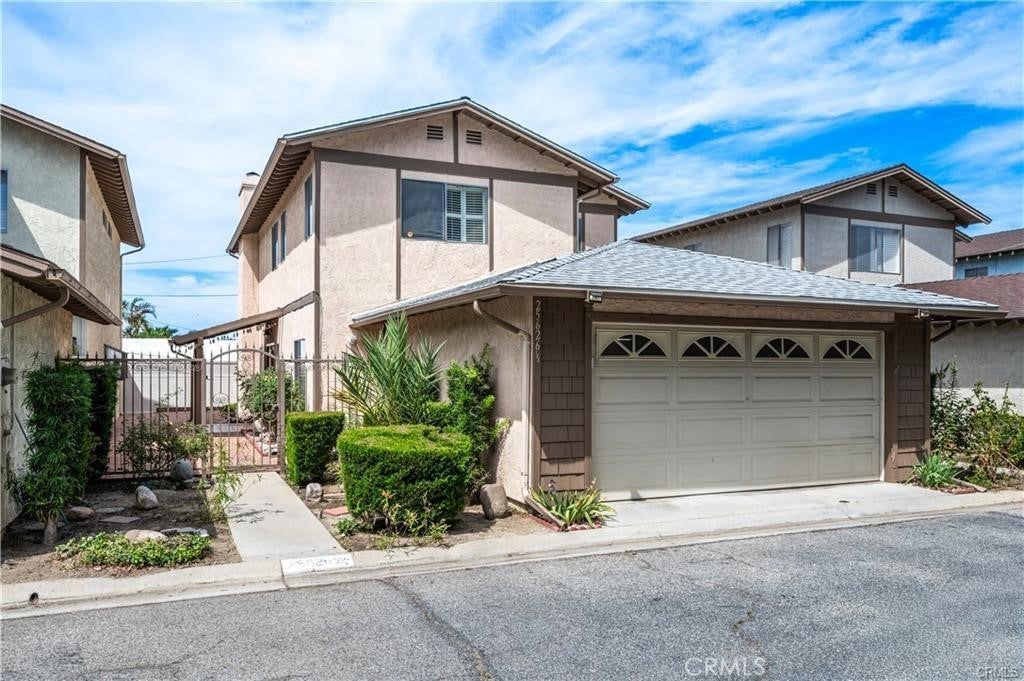 Photo of Listing #PV25244857