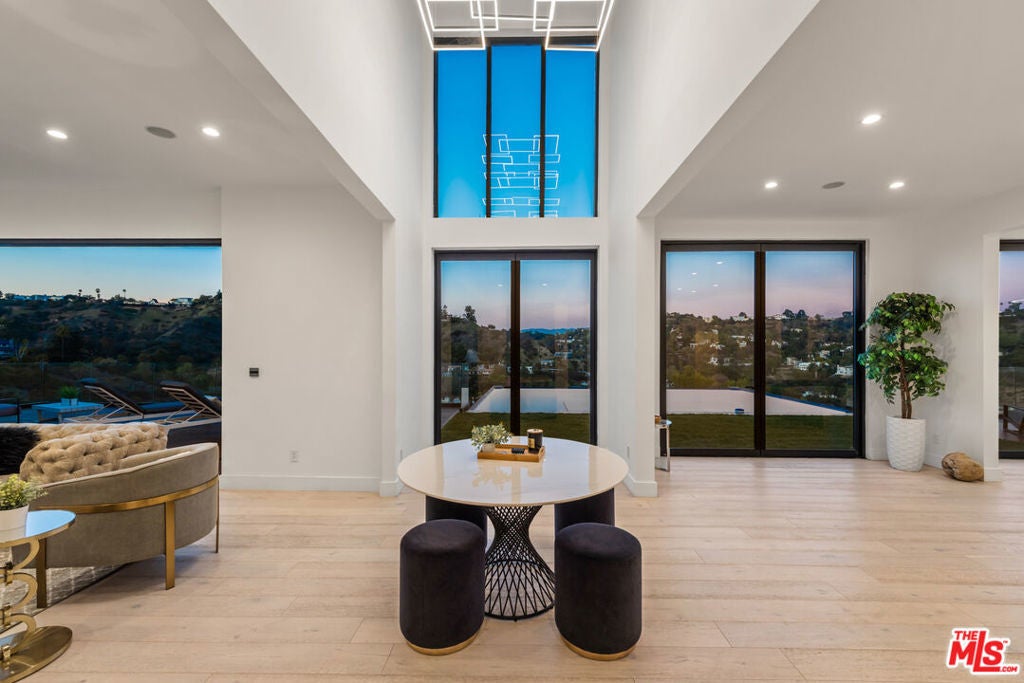 Photo of Listing #25611213