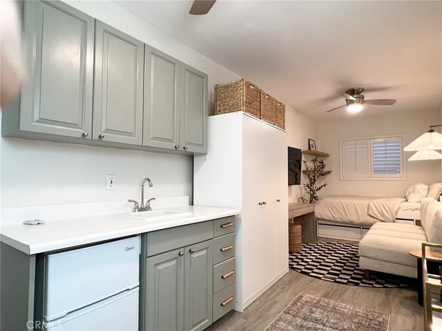 704 1/2 Marigold Avenue, Corona Del Mar