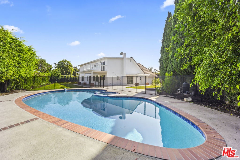 Photo of Listing #25611537