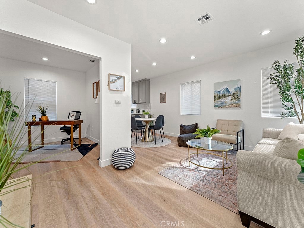 Photo of Listing #OC25244425