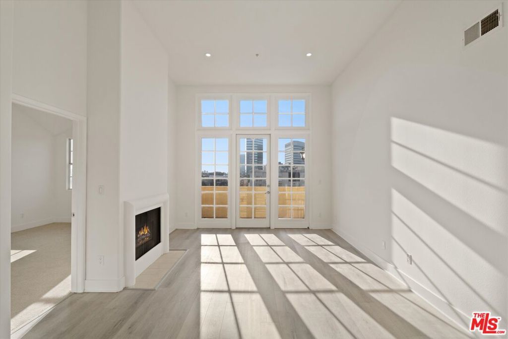 Photo of Listing #25612055