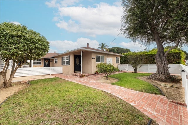 1121 9th Street, Manhattan Beach.