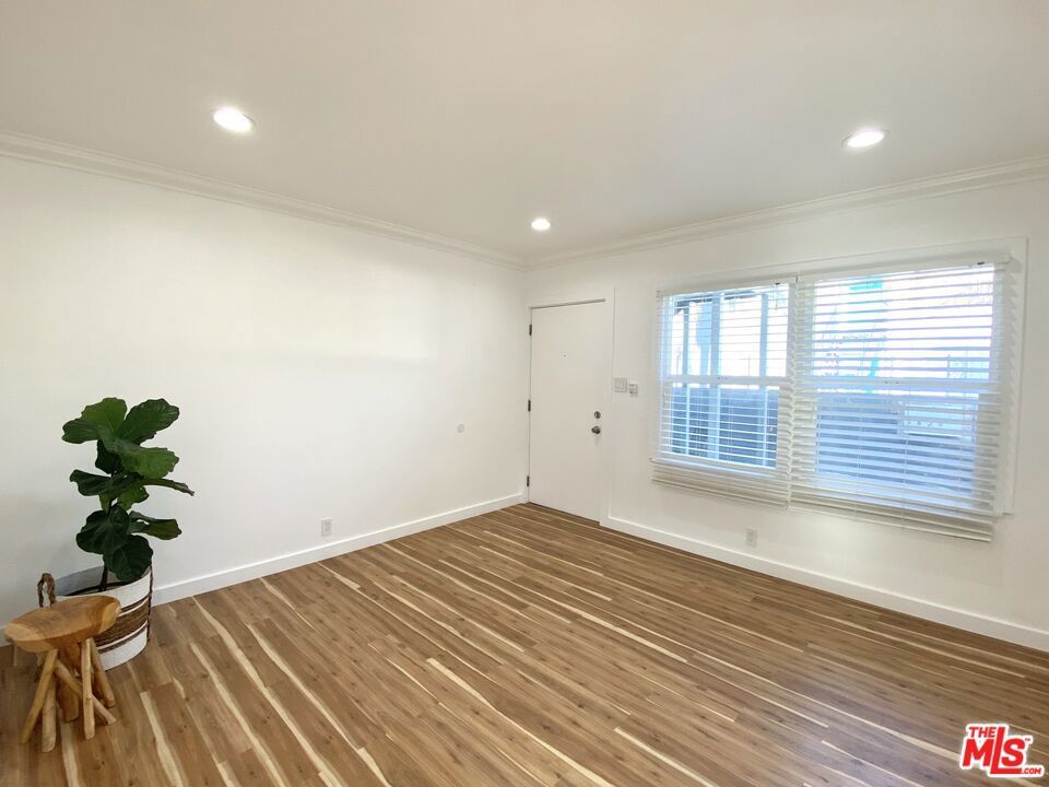 Photo of Listing #25612215