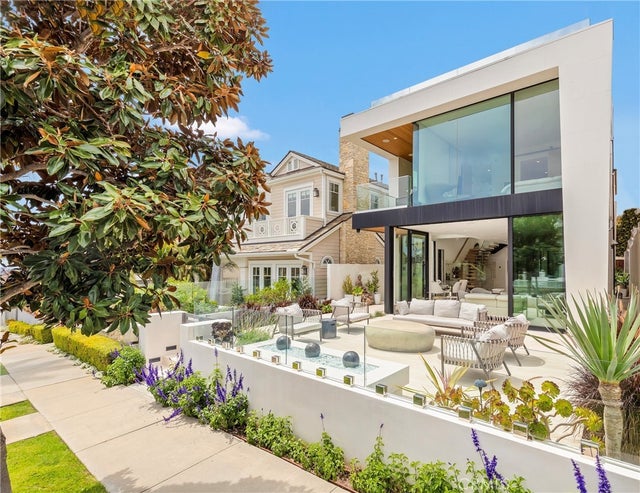 221 Heliotrope Avenue, Corona Del Mar