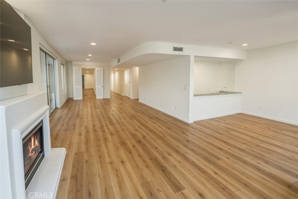 Photo of Listing #SR25250487