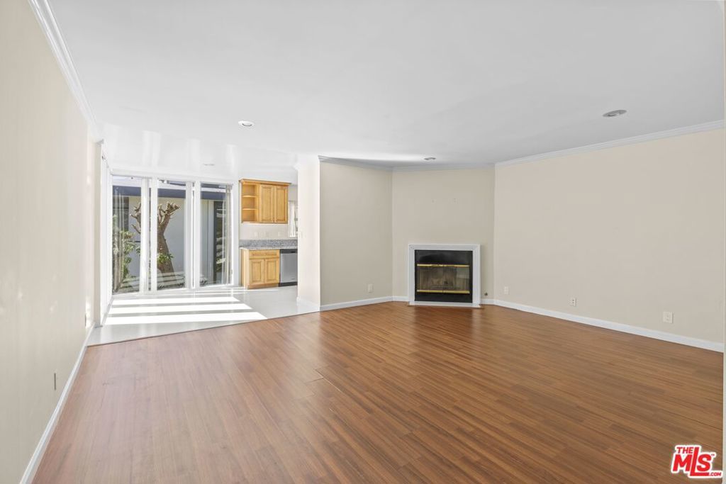 Photo of Listing #25607193