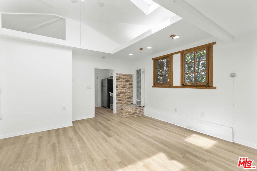 Photo of Listing #25610143