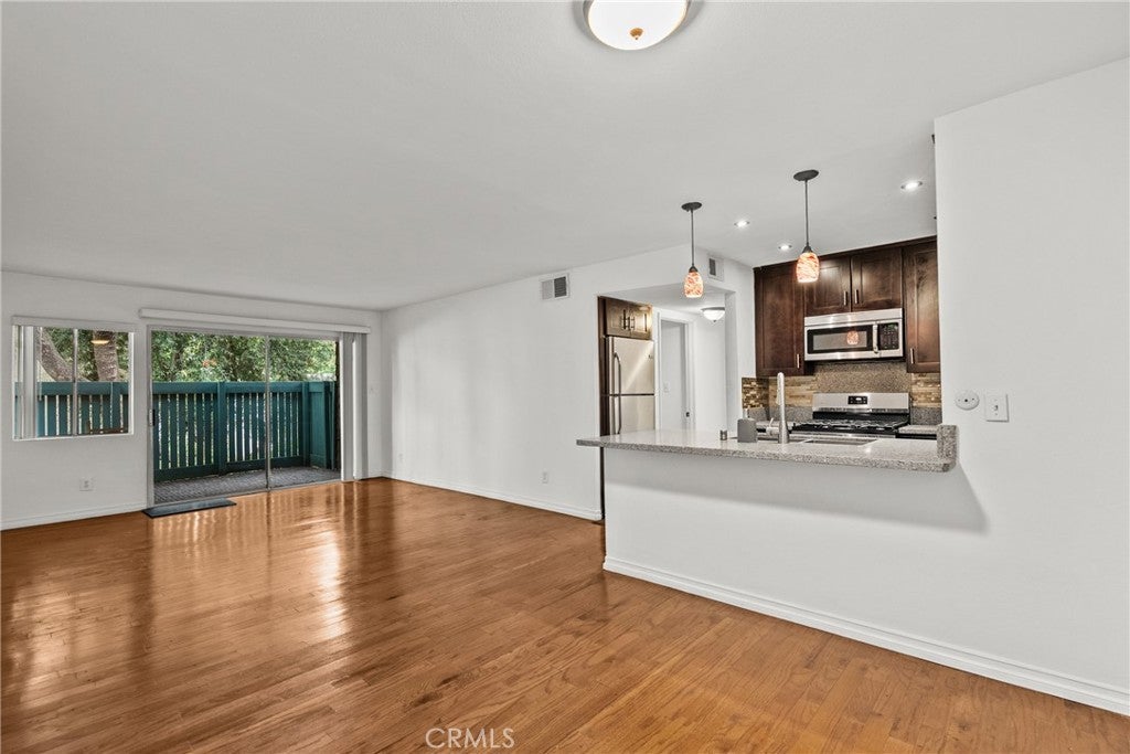 Photo of Listing #SR25250281