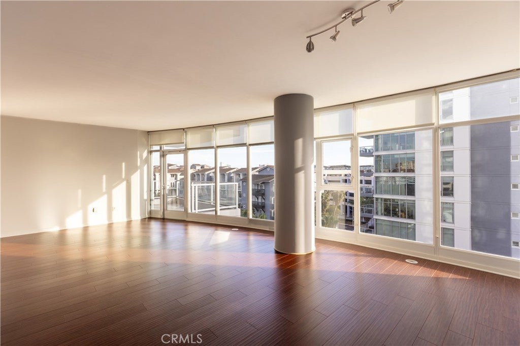 Photo of Listing #SB25251072