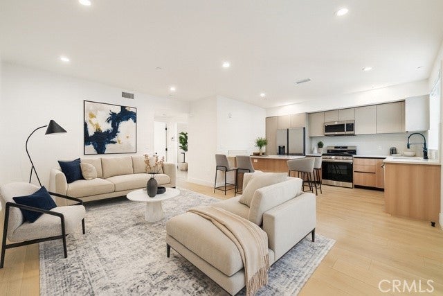 Photo of Listing #SR25249935