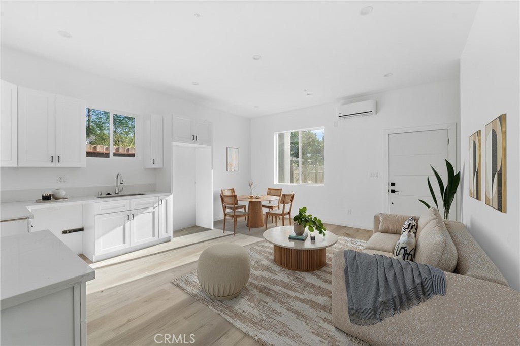 Photo of Listing #SR25250308