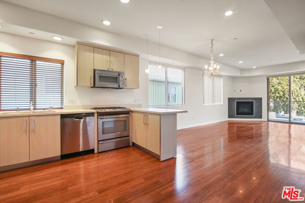 Photo of Listing #25613577