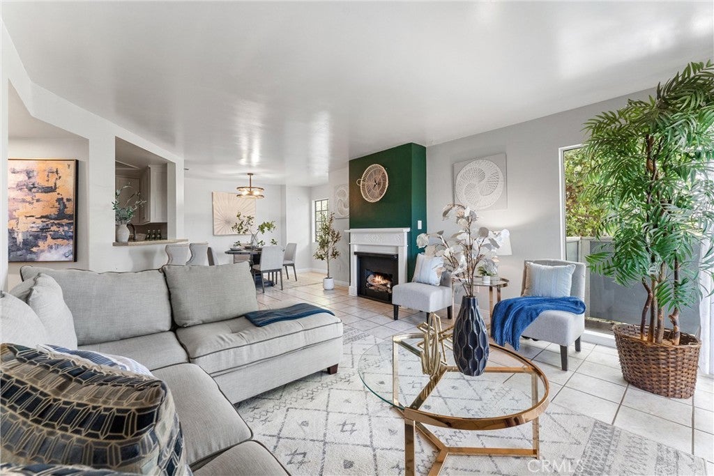 Photo of Listing #RS25251738