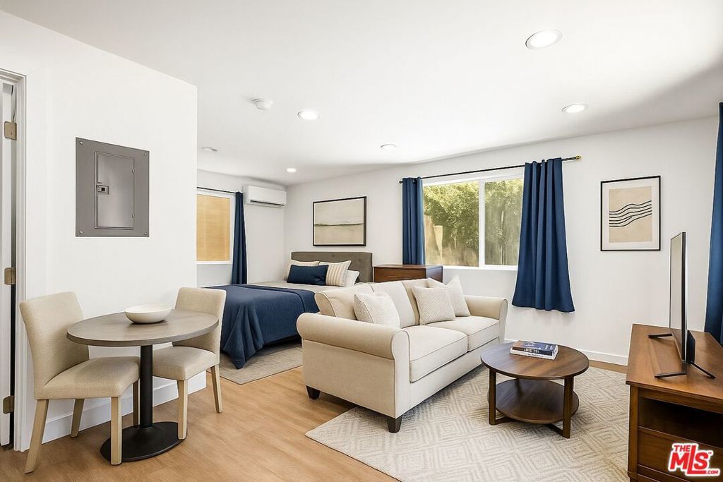 Photo of Listing #25613795