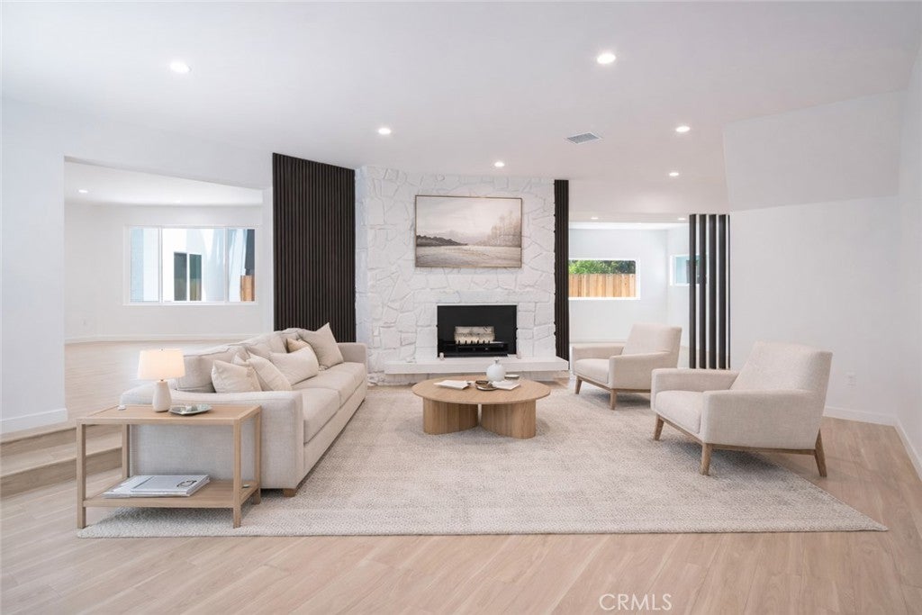 Photo of Listing #SR25250676