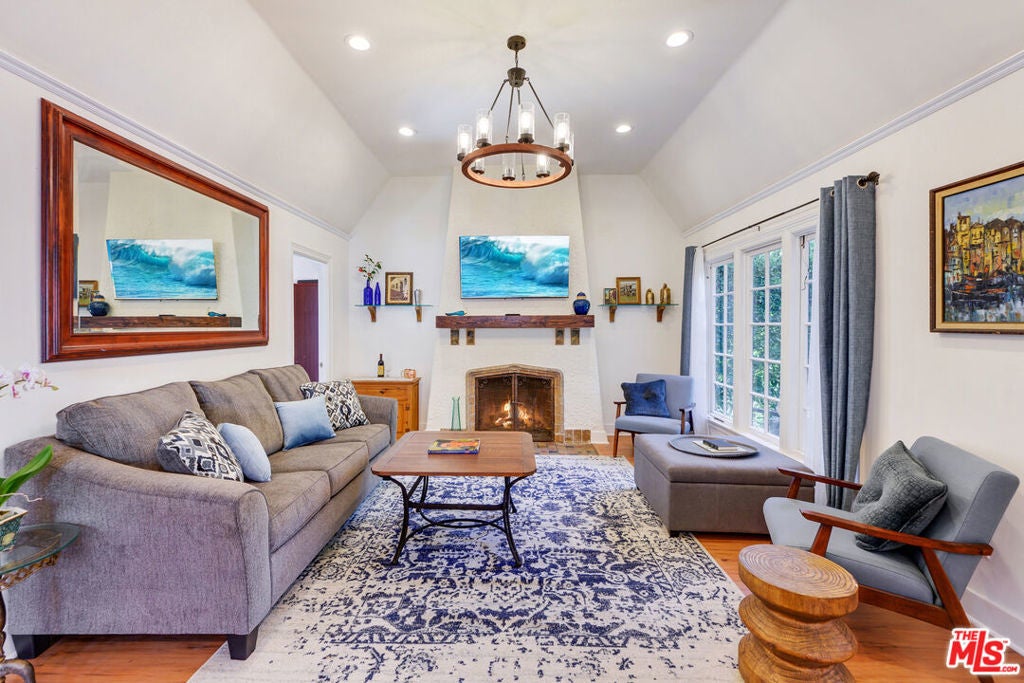 Photo of Listing #25613977