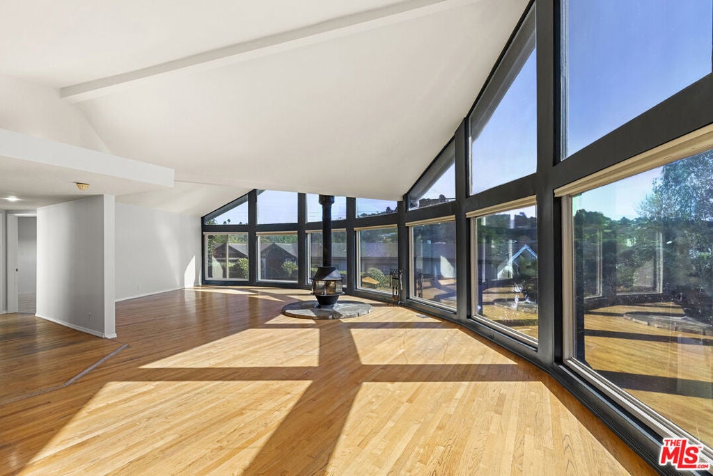 Photo of Listing #25613905