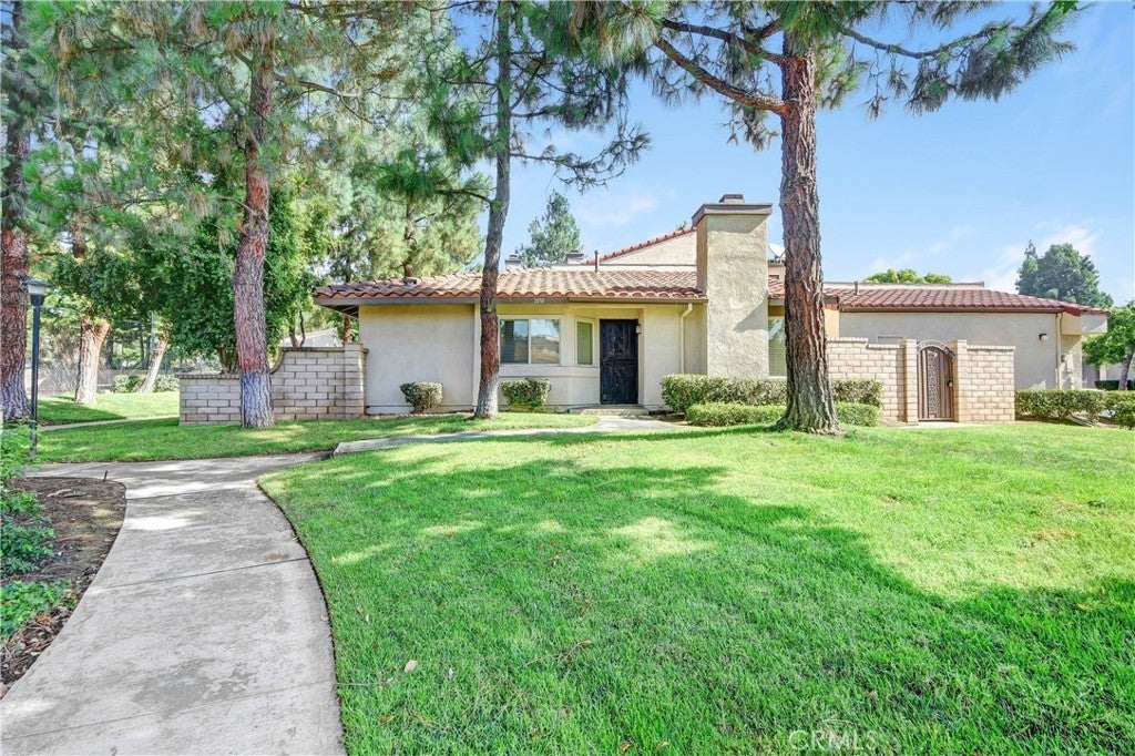 Photo of Listing #IV25252897