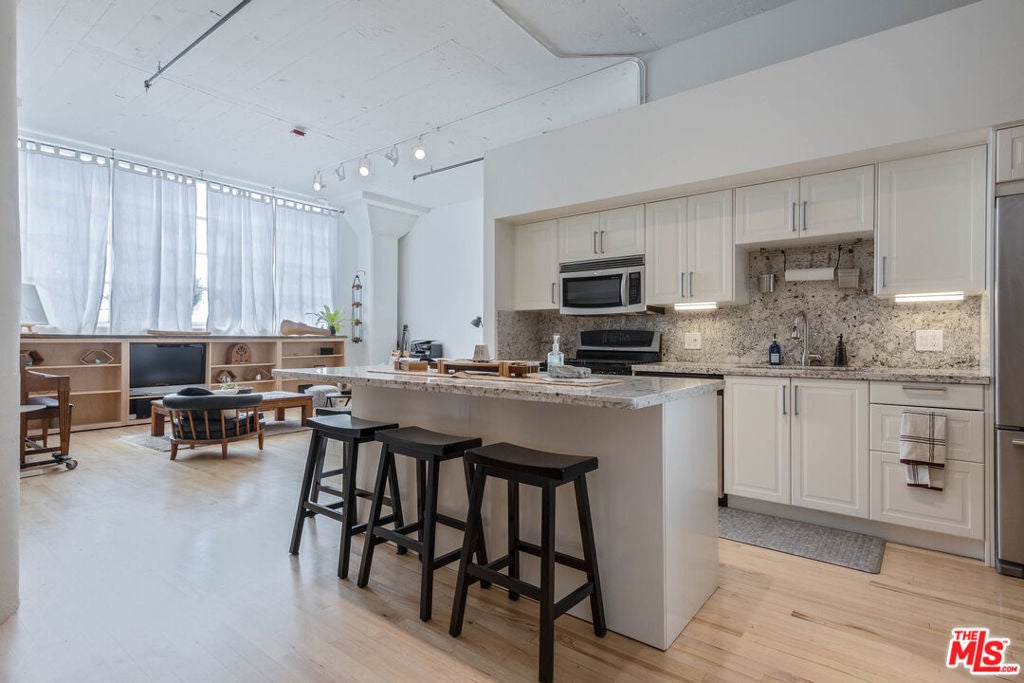 Photo of Listing #25614475