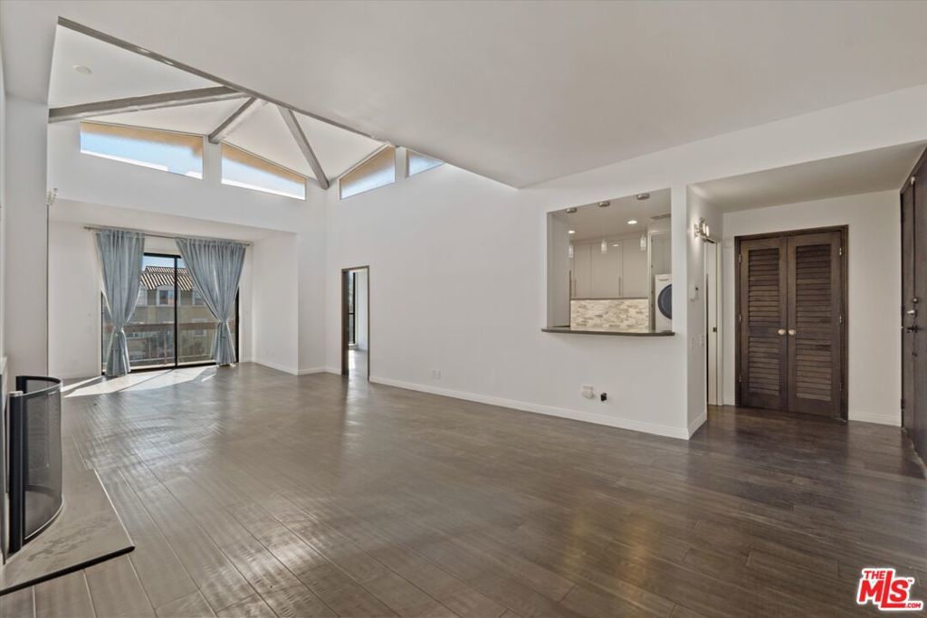 Photo of Listing #25615065